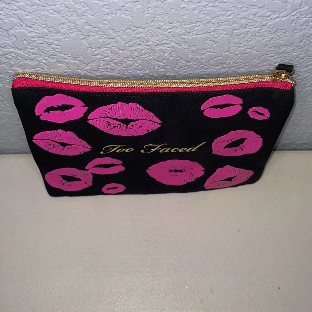 Too Faced Makeup Bag 💋 Too Faced Made Me Do It Cosmetic Makeup Bag 👛💄 🆕